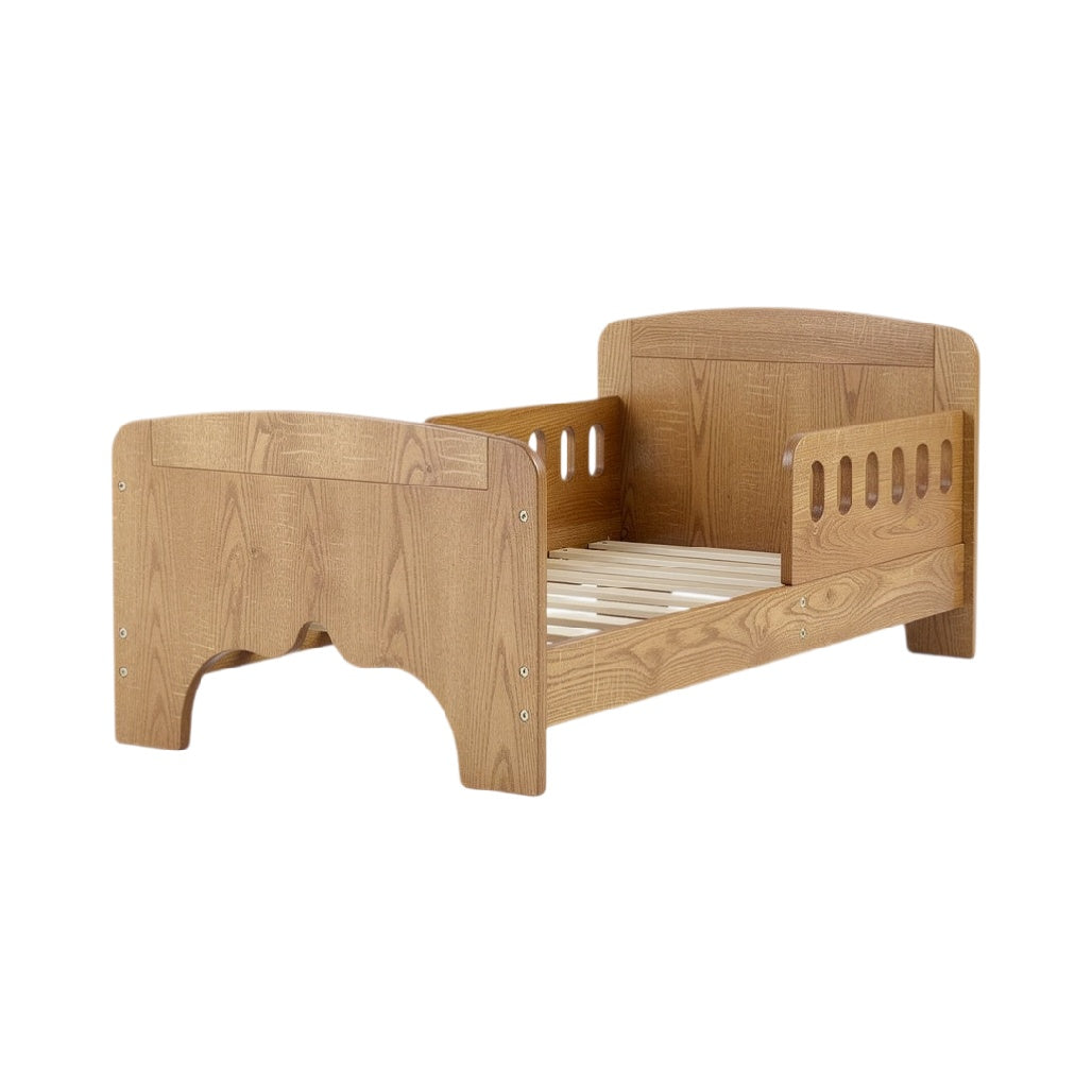Łóżko dziecięce z drewna - styl skandynawski, ergonomiczny design